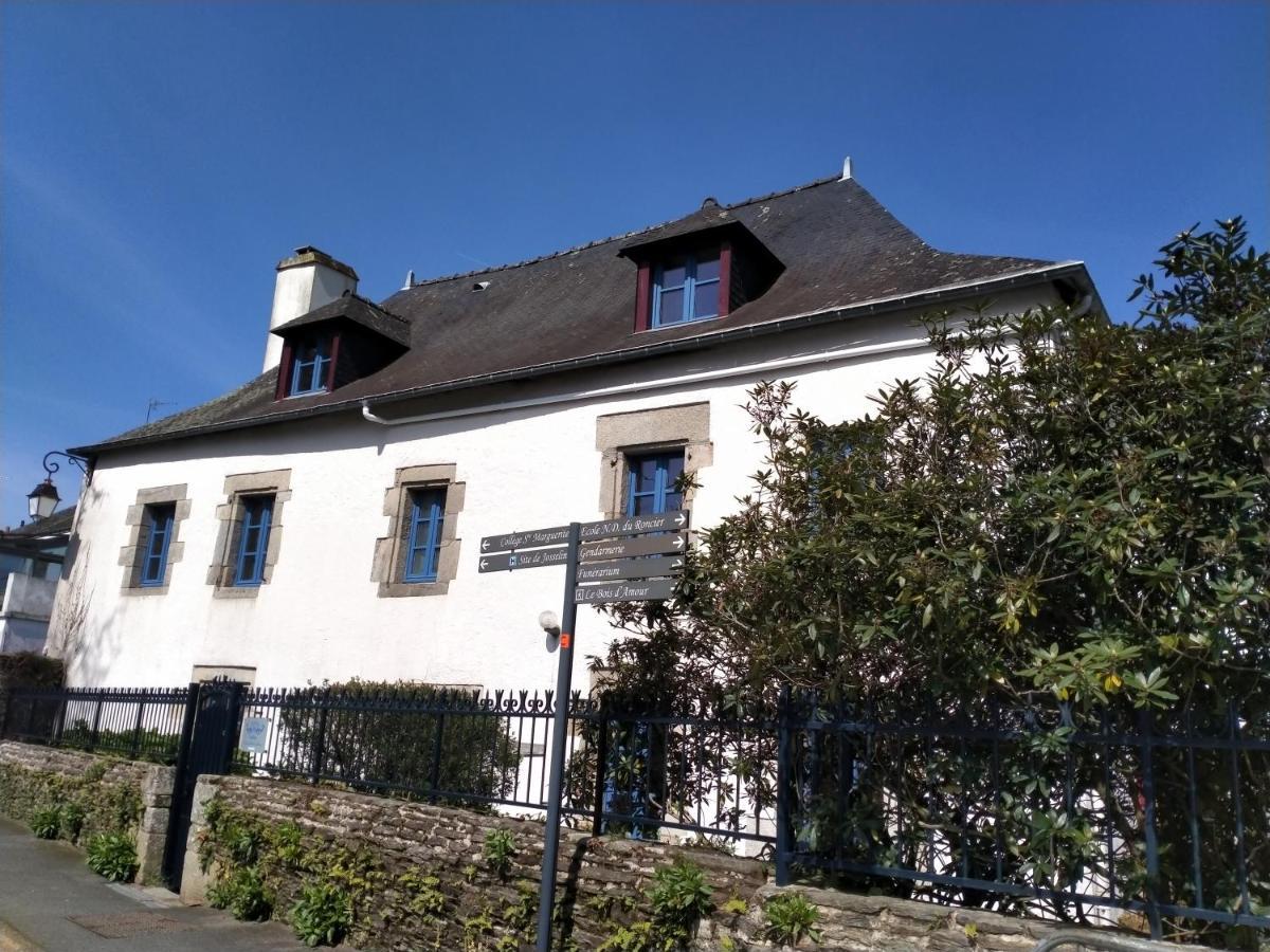 La Cour Des Ursulines Josselin Exterior foto